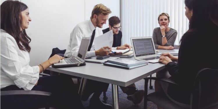 10 Best Digital Marketing Experts to Follow in 2024