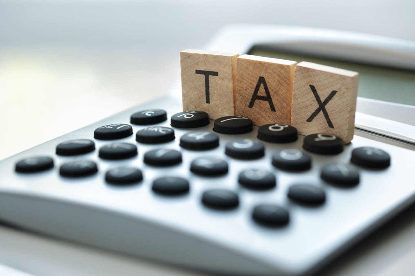 12 Smart Ways To Reduce Capital Gains Tax on Investments