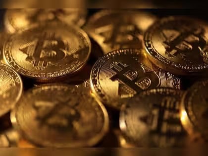 Dollar Debasement Fears Fuel Bitcoin’s Rise in 2026