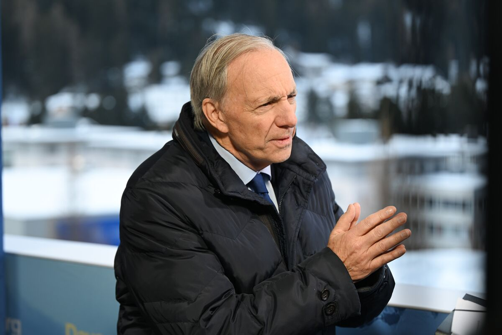 Does Dalio’s Advice Mean Investors Should Sell All Bonds?